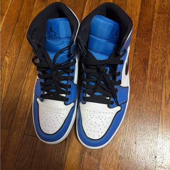 Jordan Blue and White Sneakers - Picture 4 of 4